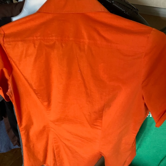 New York & Co. Orange button down short sleeve shirt size small - Picture 5 of 11